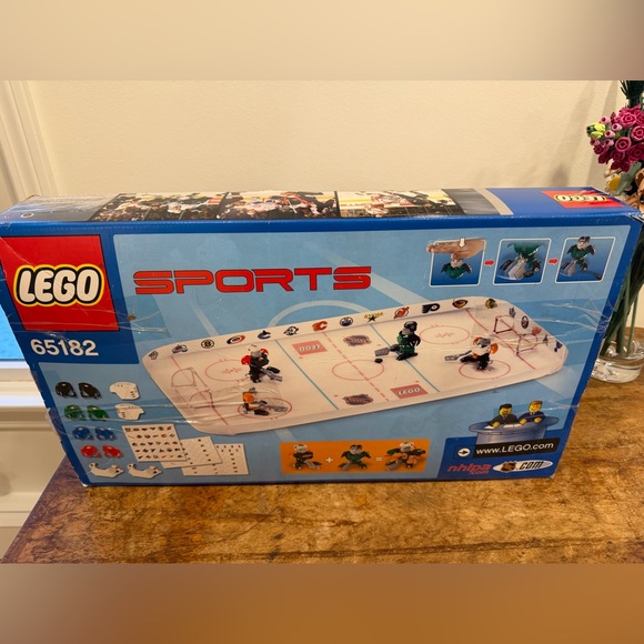 Vintage Retired LEGO Sports Hockey Stadium Set - - Picture 2 of 2